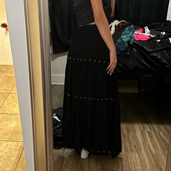 ONE SIZE Black studded long skirt - Picture 3 of 6